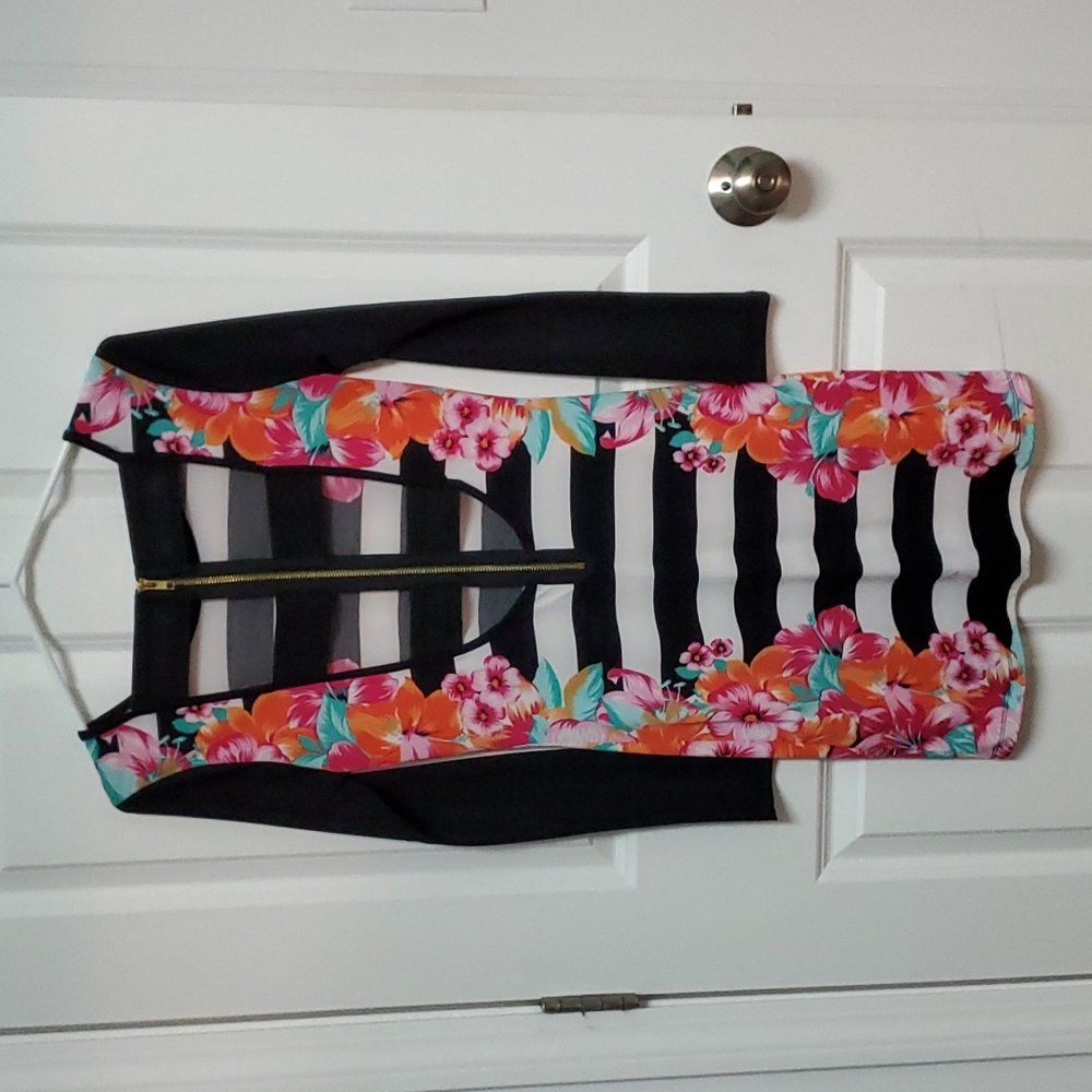Dress - Picture 2 of 2